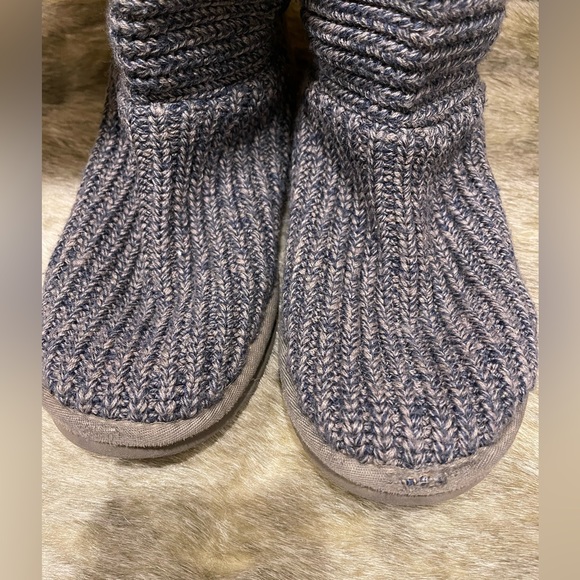 UGG Classic Carly II Knit Boot - Picture 6 of 12